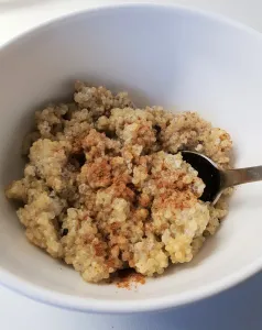 Quinoa breakfast porridge