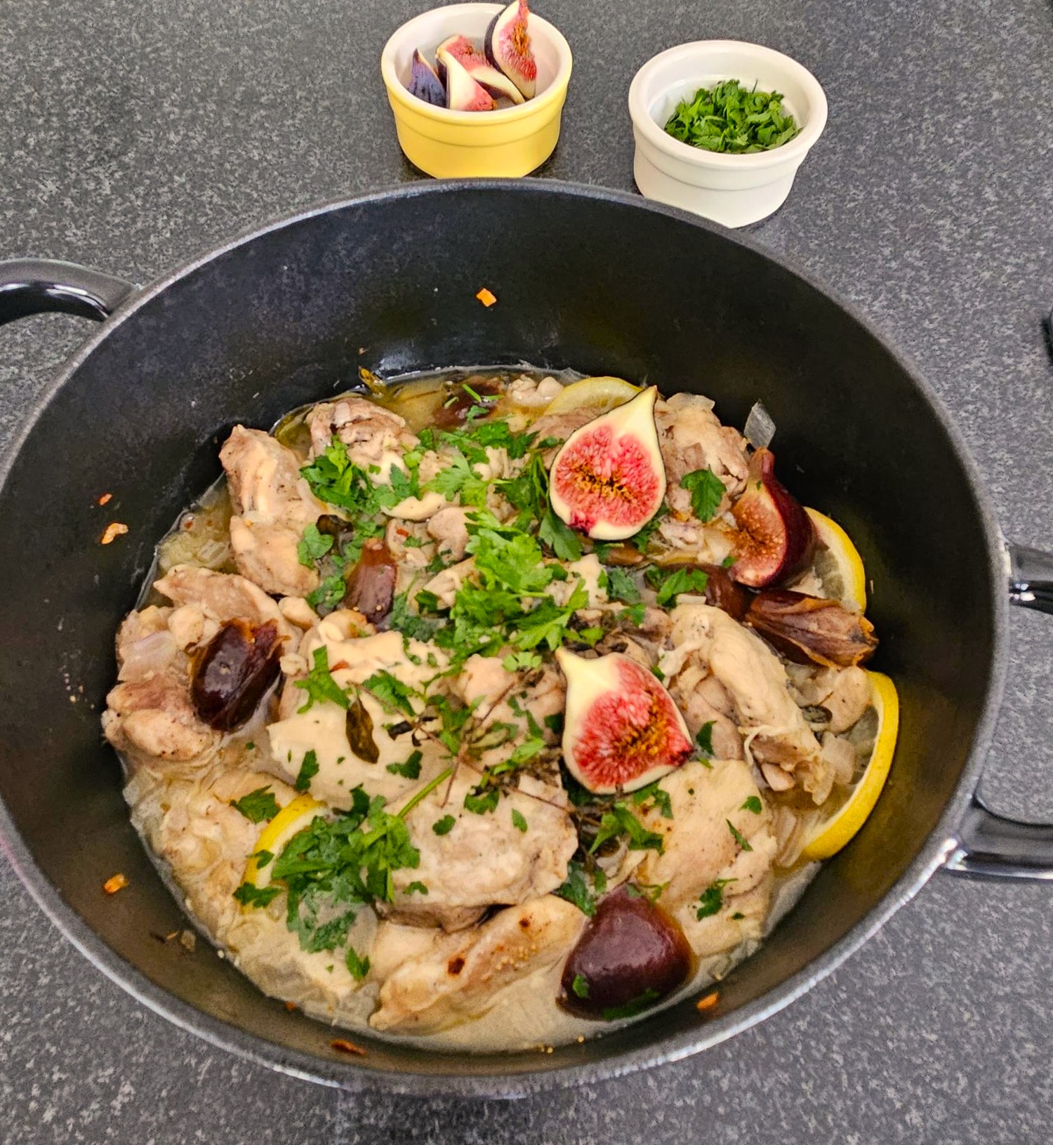 Chicken with dates and lemon