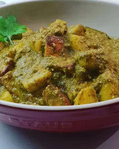 Paneer in spinach with potatoes